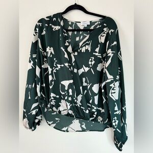 Gilli Green and White floral print long sleeve Women's blouse in size XL